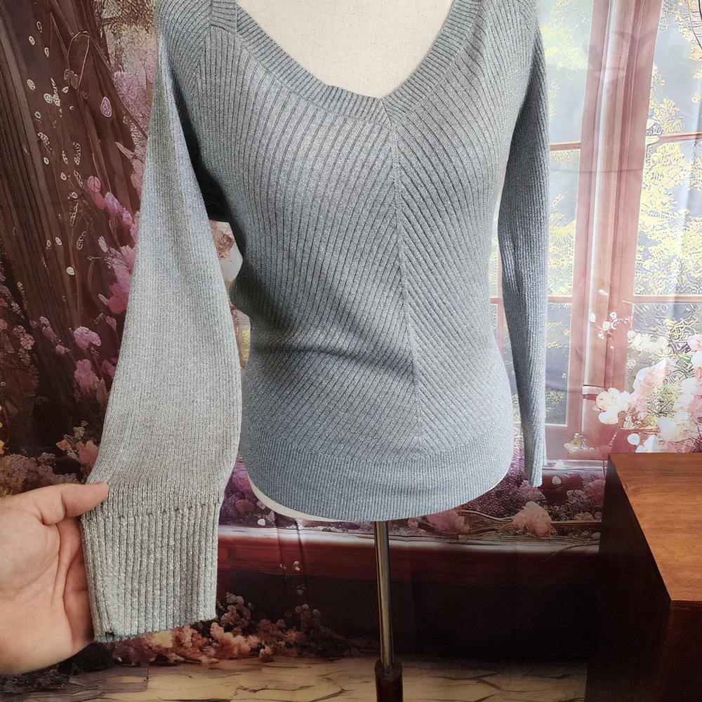 XL Silver Metallic Ribbed V-Neck Long Sleeve Sweater by WHBM, Size Extra Large